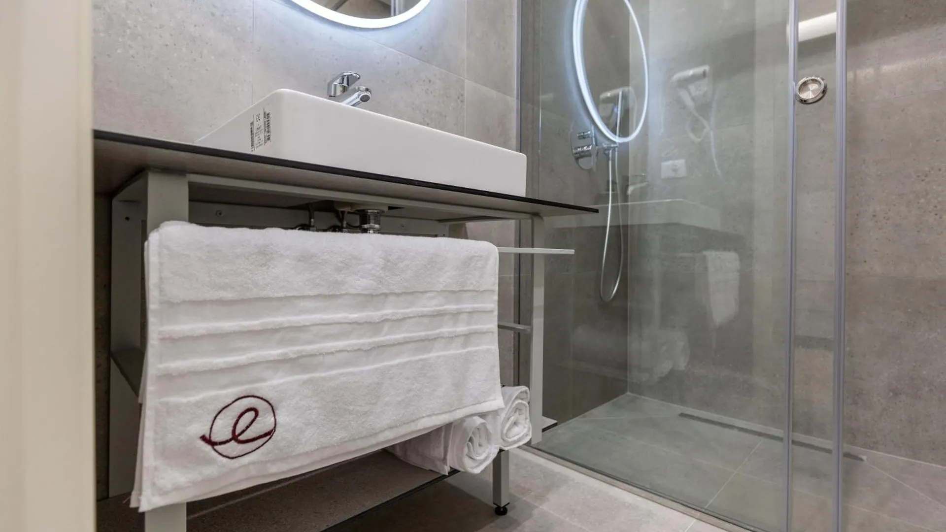 Hotel apartamentowy Ener Studios Tirana